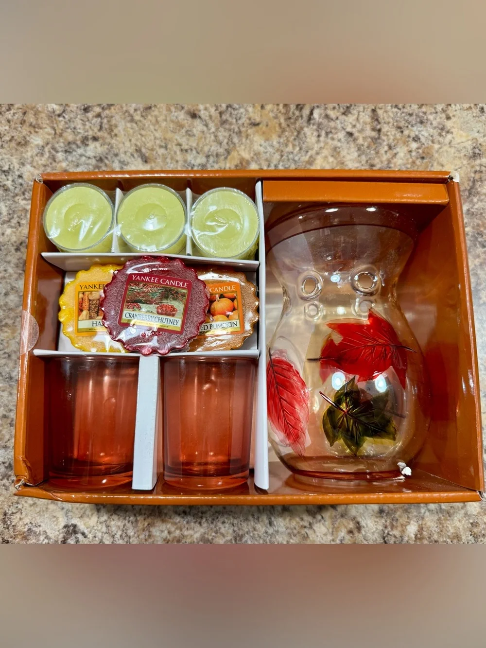 Yankee Candle Autumn Wax Melt & Glass Warmer Set - New